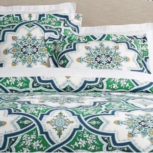 Pottery Barn Full/Queen Ashton Medallion Duvet